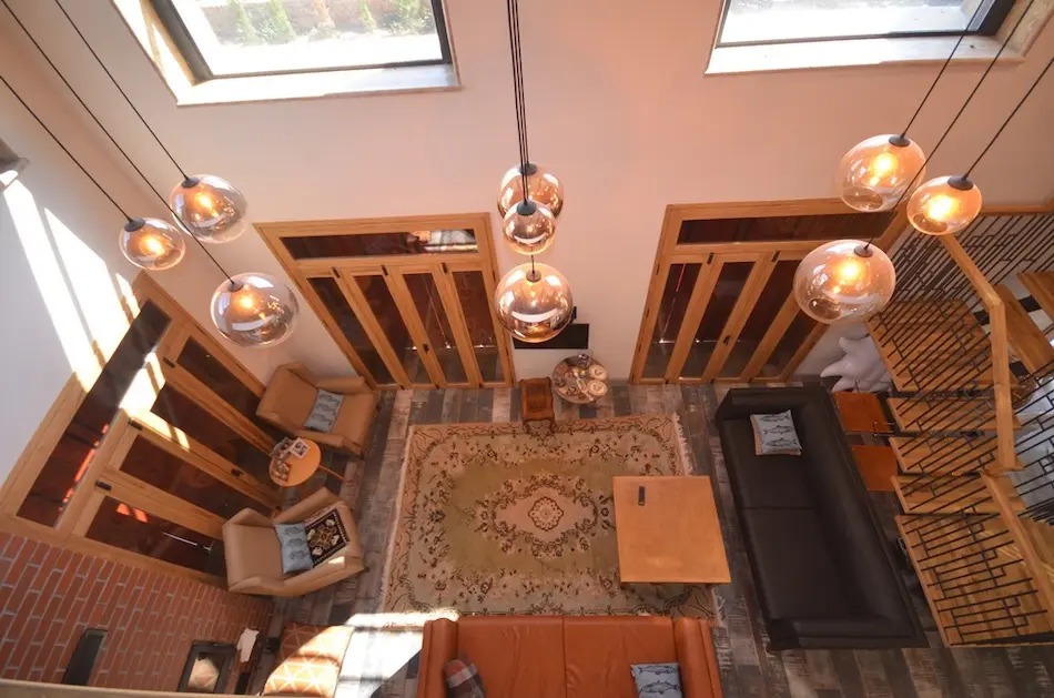 Spacious lounge